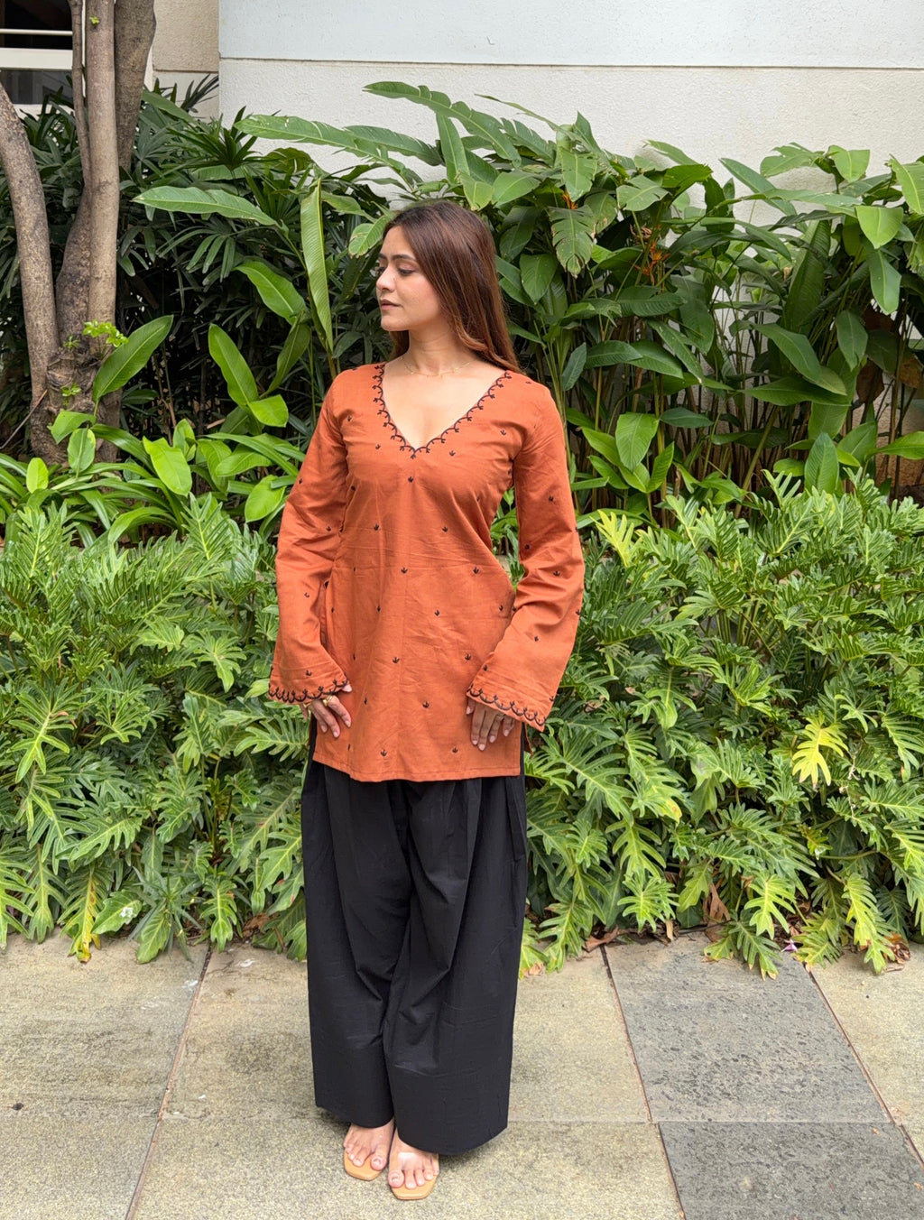 Husna Farshi Set - Hand Embroidered