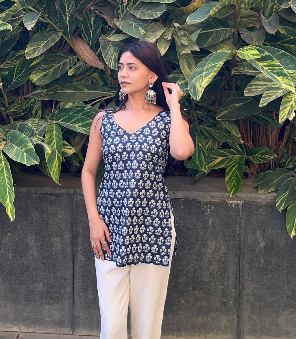 Krishika Relaxed Fit Kurti